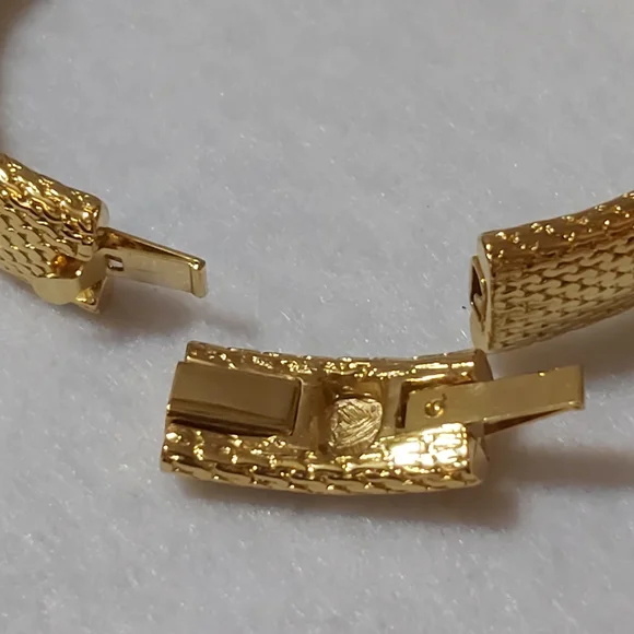 Jackie Kennedy Simulated Tanzanite Square Crystal Hinged Bracelet - Picture 3 of 7